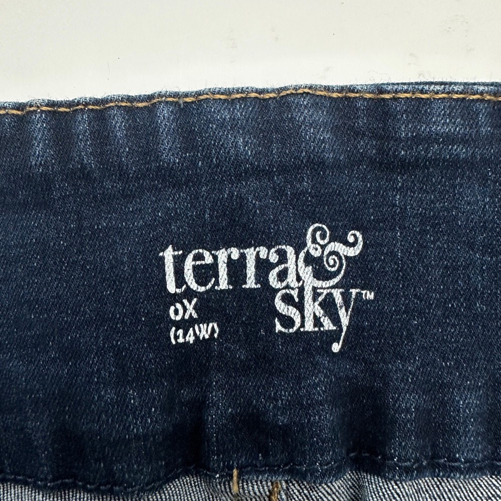 Terra & Sky Pull On Cuffed Bermuda Women's size 0X 14W Dark Blue Denim Shorts - Picture 2 of 4